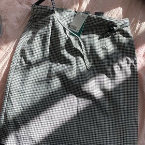 H&M checkered skirt with belt size 12. Never worn still had tags attached.